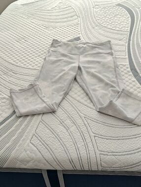 Athleta White Capri Performance Leggings